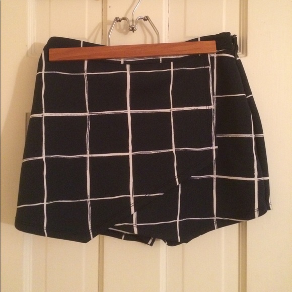 Navy windowpane Abercrombie and Fitch Skort - Picture 1 of 5